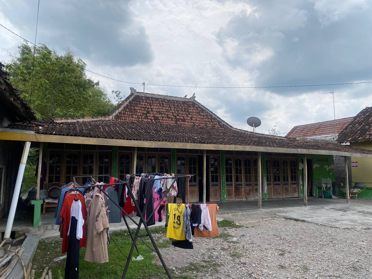 TANAH DAN BANGUNAN ( RUMAH )