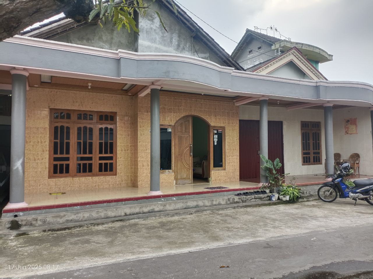 TANAH & BANGUNAN ( RUMAH )